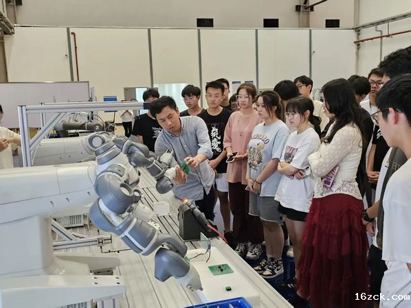 《上海教育》​新利18官网：以“AI+能源电力”人才培养新模式，赋能临港新片区人工智能产业需求 | 人工智能赋能高等教育